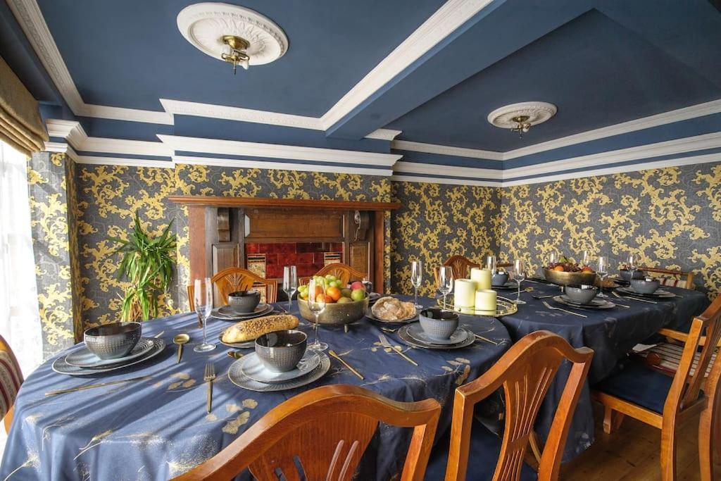 The Famous Harry Potter House, Hot Tub, Cinema Room, Sky Tv Saffron Walden Buitenkant foto