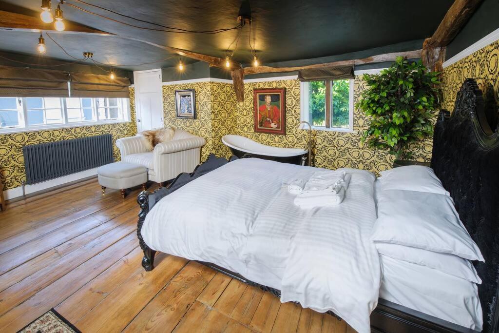 The Famous Harry Potter House, Hot Tub, Cinema Room, Sky Tv Saffron Walden Buitenkant foto