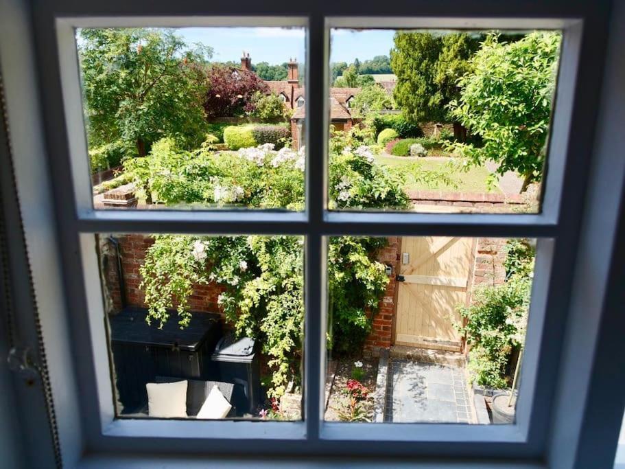 The Famous Harry Potter House, Hot Tub, Cinema Room, Sky Tv Saffron Walden Buitenkant foto