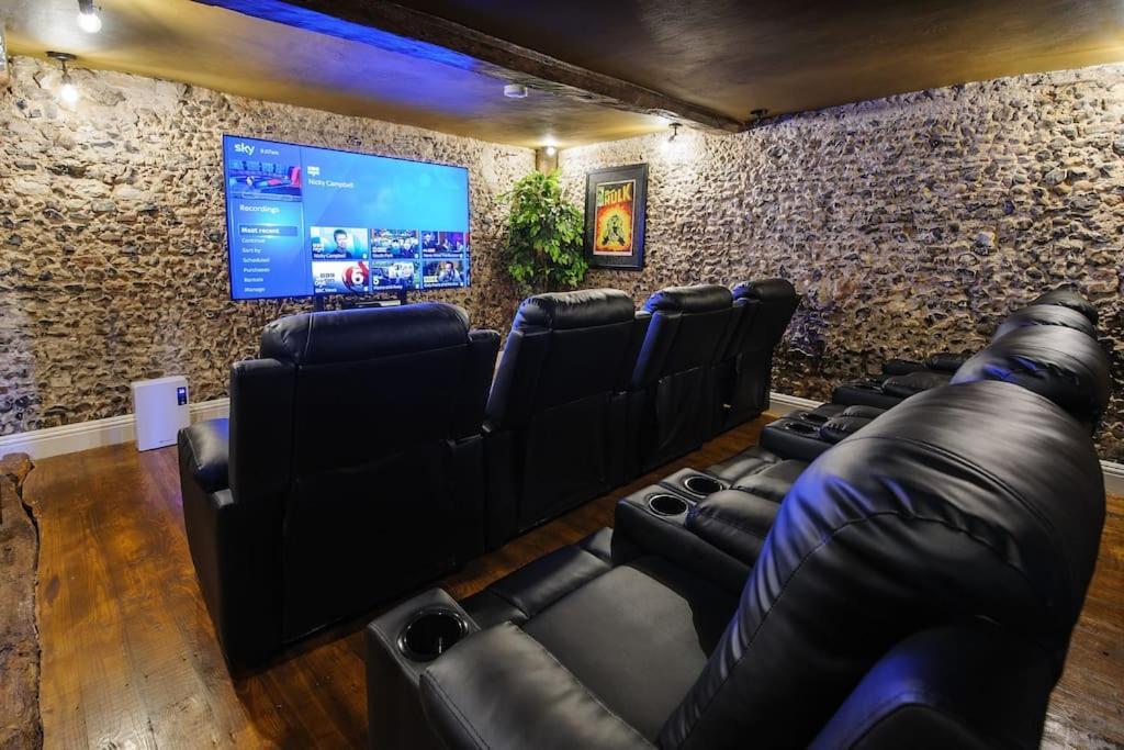 The Famous Harry Potter House, Hot Tub, Cinema Room, Sky Tv Saffron Walden Buitenkant foto